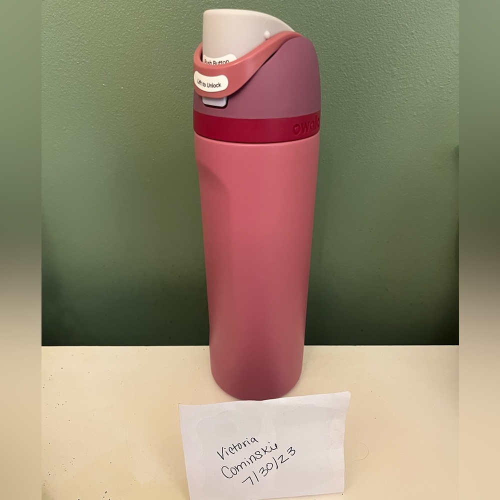 Owala maroon 24 oz freesip water bottle NWT